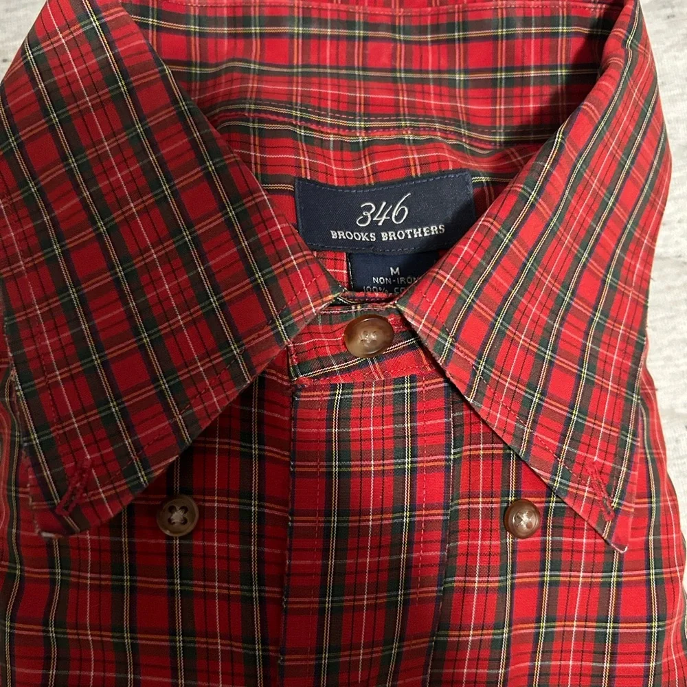 Brooks Brothers 346 men's red plaid non-iron button-down shirt size M‎ Christmas